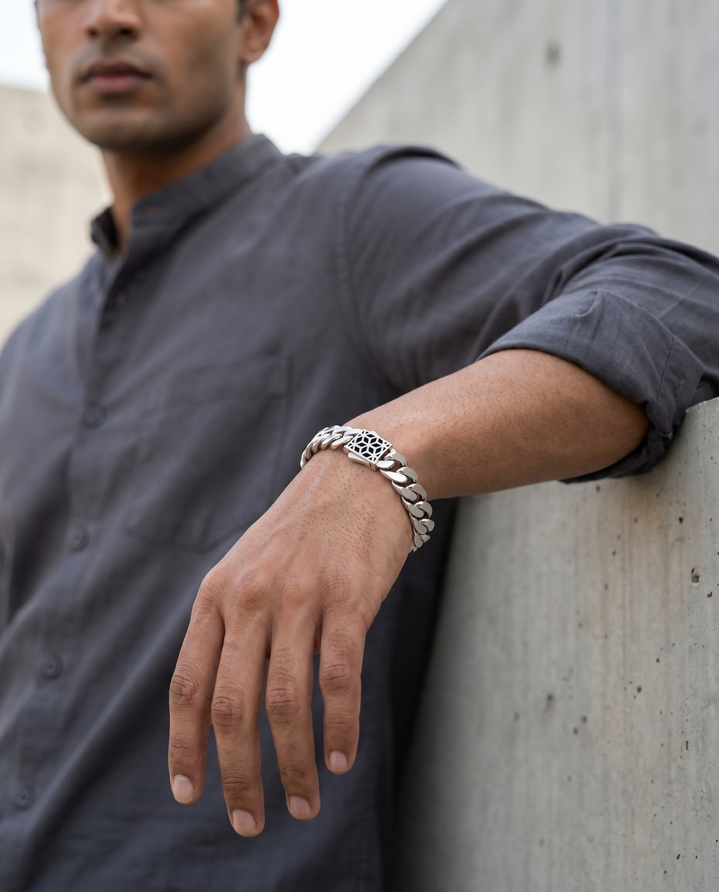Noir Crest Cuban Link Bracelet 11MM
