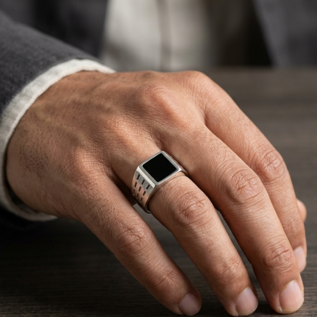 Noir Edge Signet Ring – 12.5mm