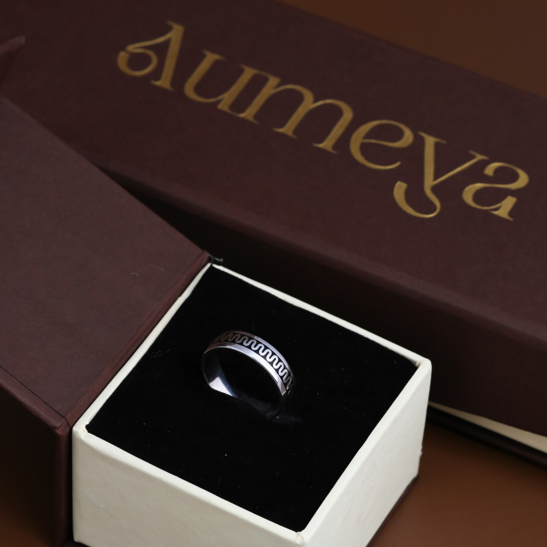 Wave Noir Minimal Band Ring – 6mm