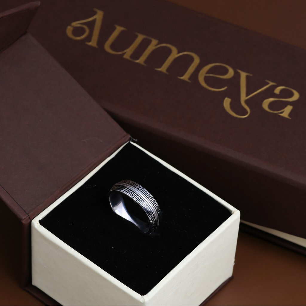 Regal Greek Key Band Ring – 7mm