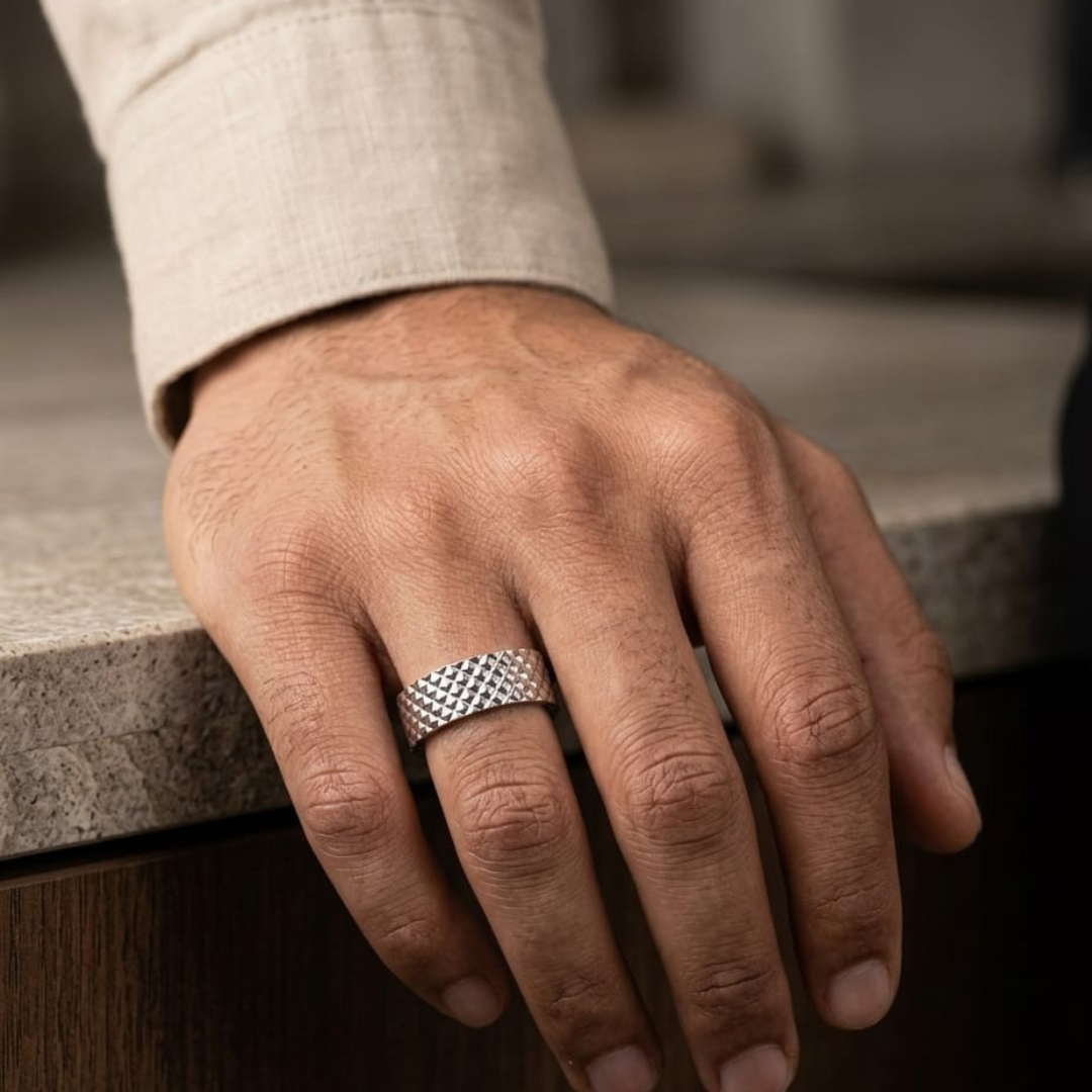 Luxe Prism Texture Ring – 8mm