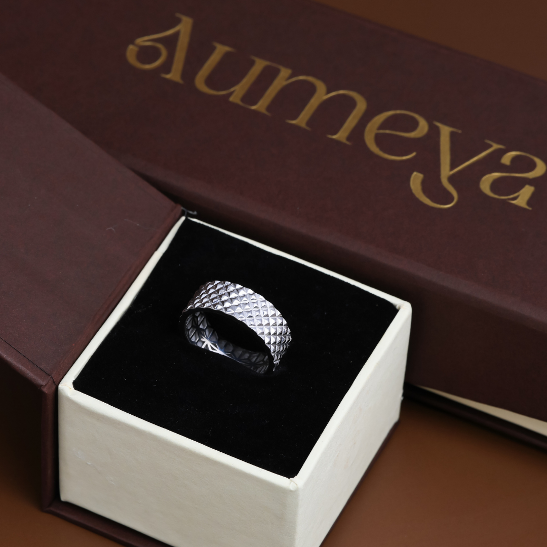 Luxe Prism Texture Ring – 8mm